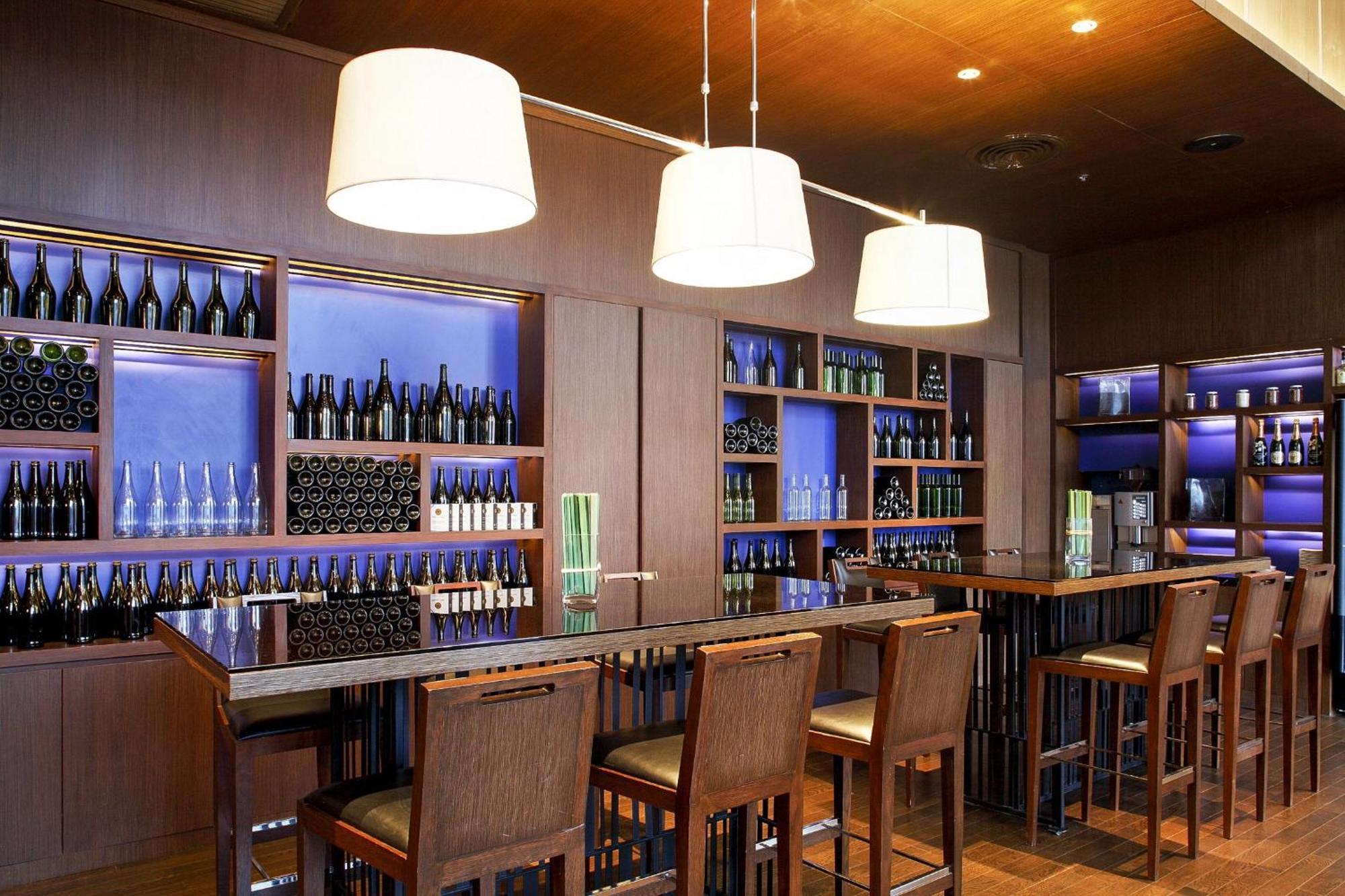 Centara Grand At Centralworld Banguecoque Exterior foto Wine bar in Madrid, Spain