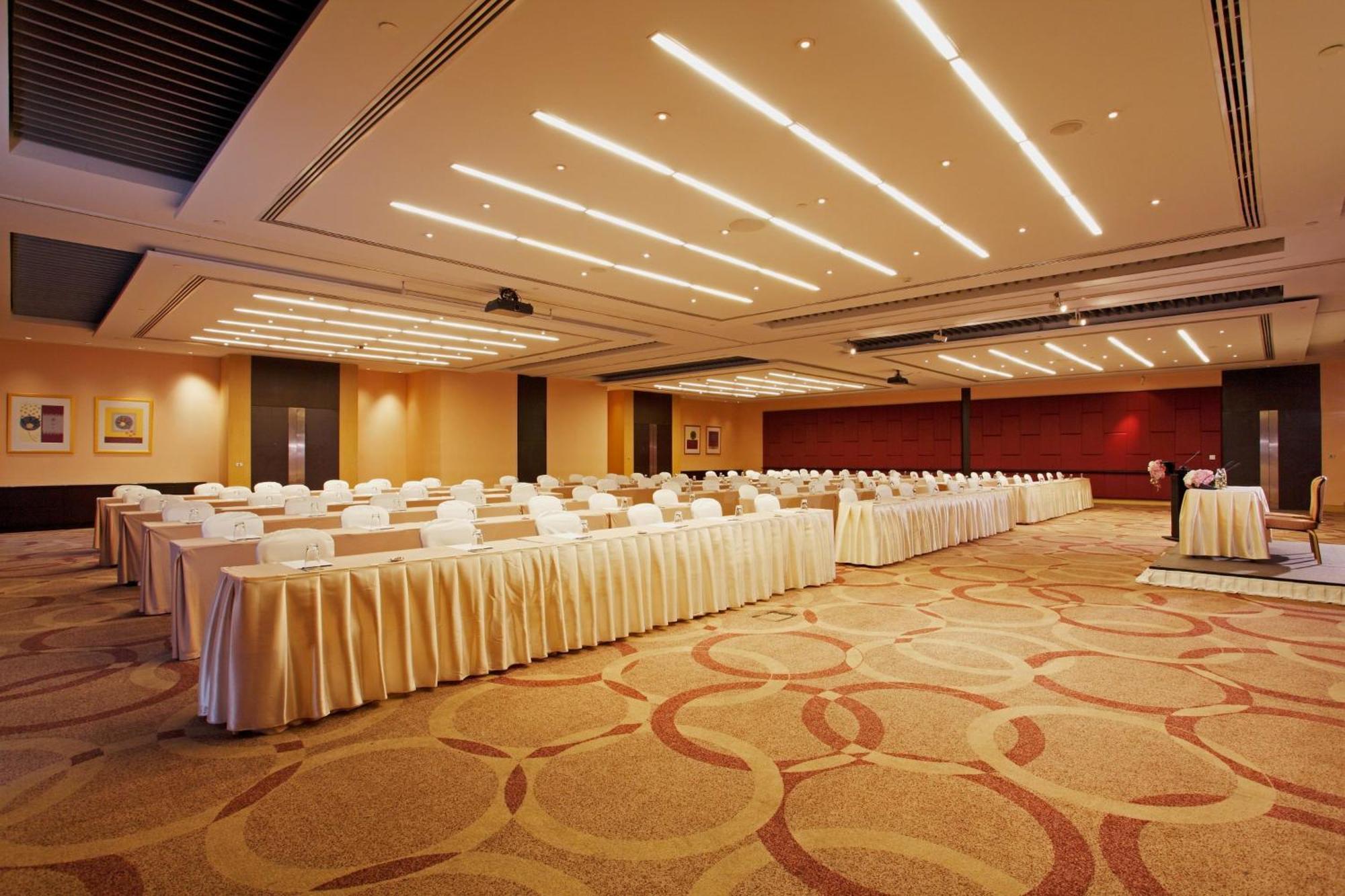 Centara Grand At Centralworld Banguecoque Exterior foto The ballroom
